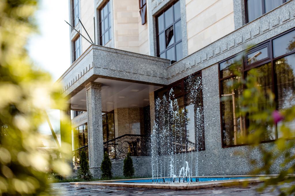 Discovery Hotel Bishkek Exterior photo