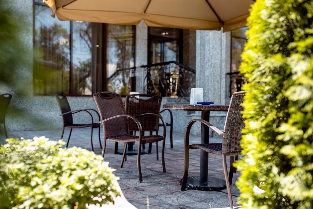 Discovery Hotel Bishkek Exterior photo