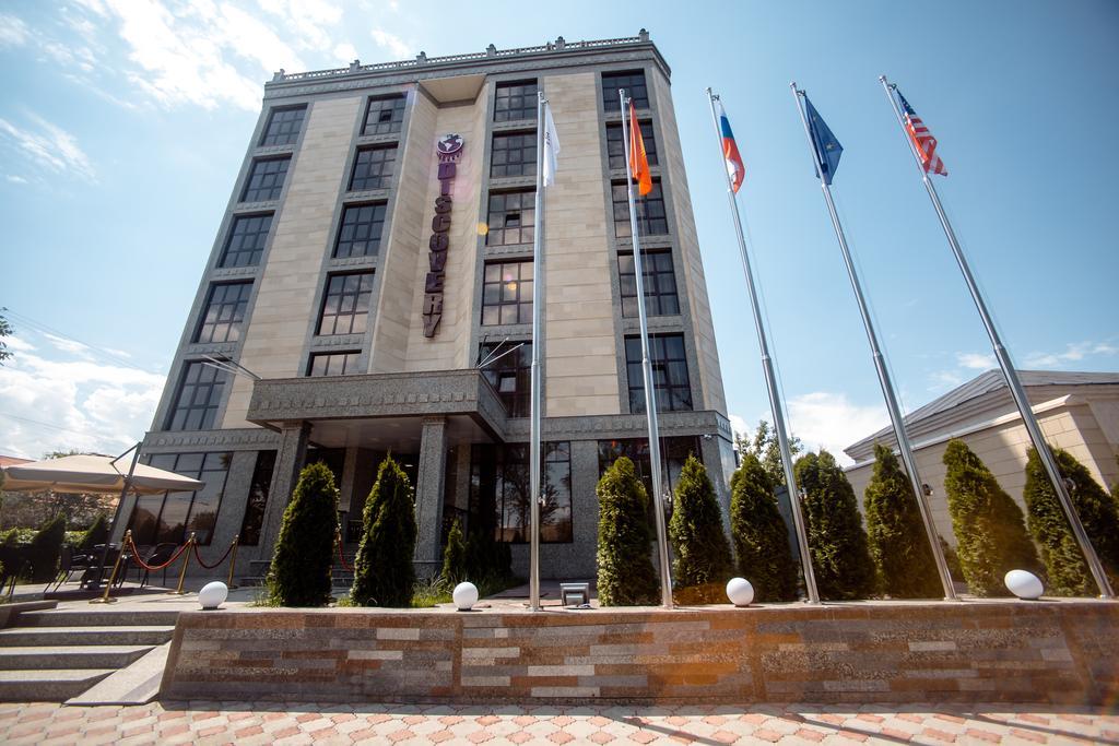 Discovery Hotel Bishkek Exterior photo