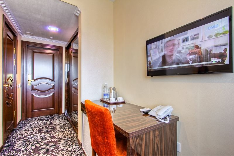 Discovery Hotel Bishkek Exterior photo