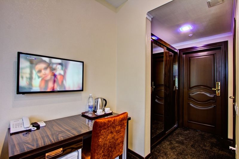 Discovery Hotel Bishkek Exterior photo