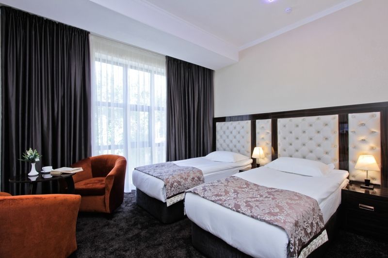 Discovery Hotel Bishkek Exterior photo