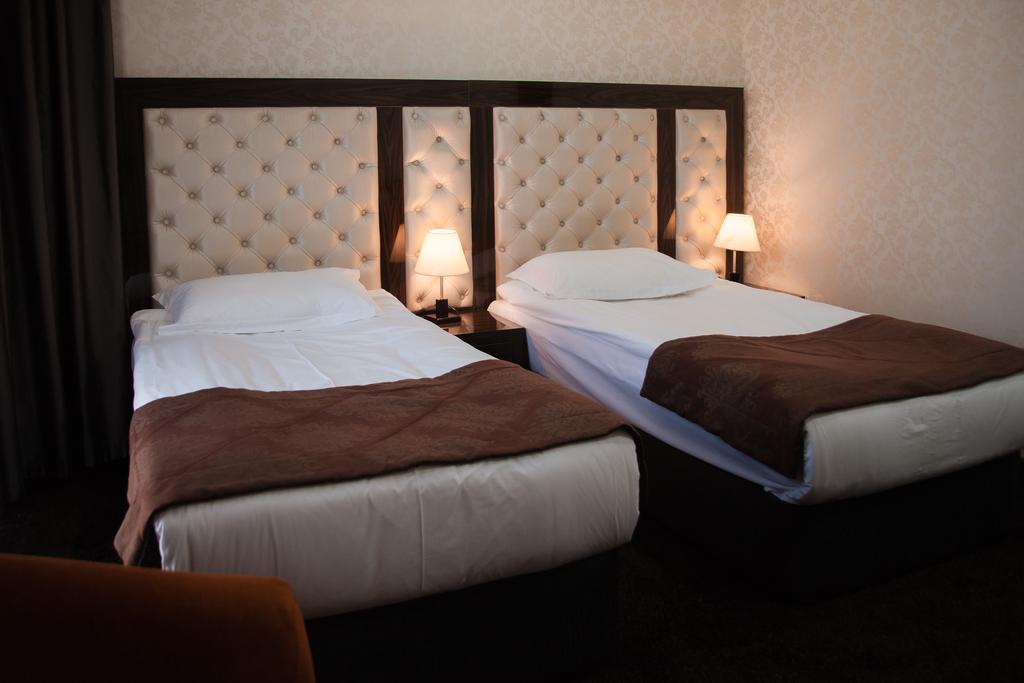 Discovery Hotel Bishkek Exterior photo