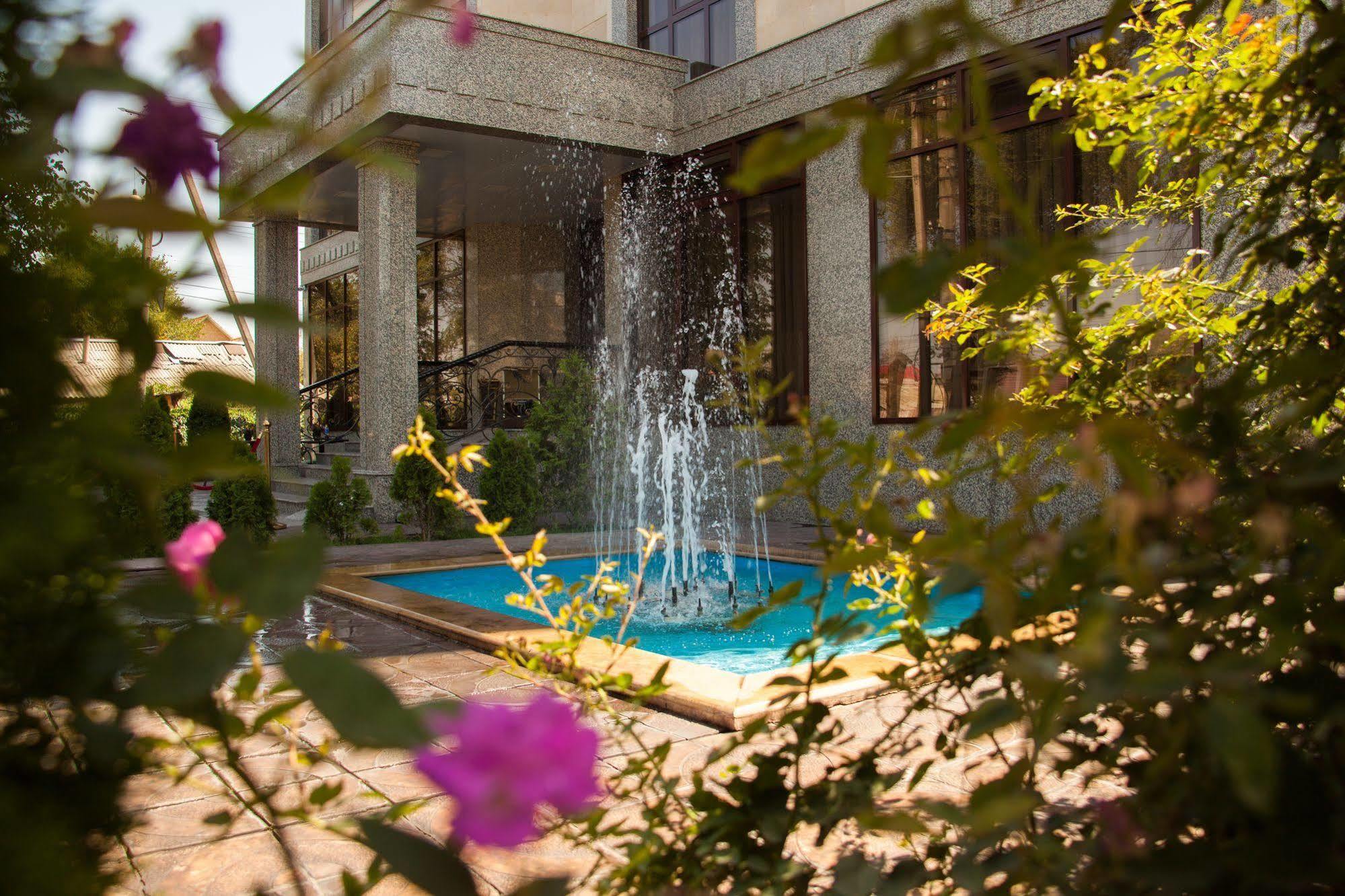 Discovery Hotel Bishkek Exterior photo