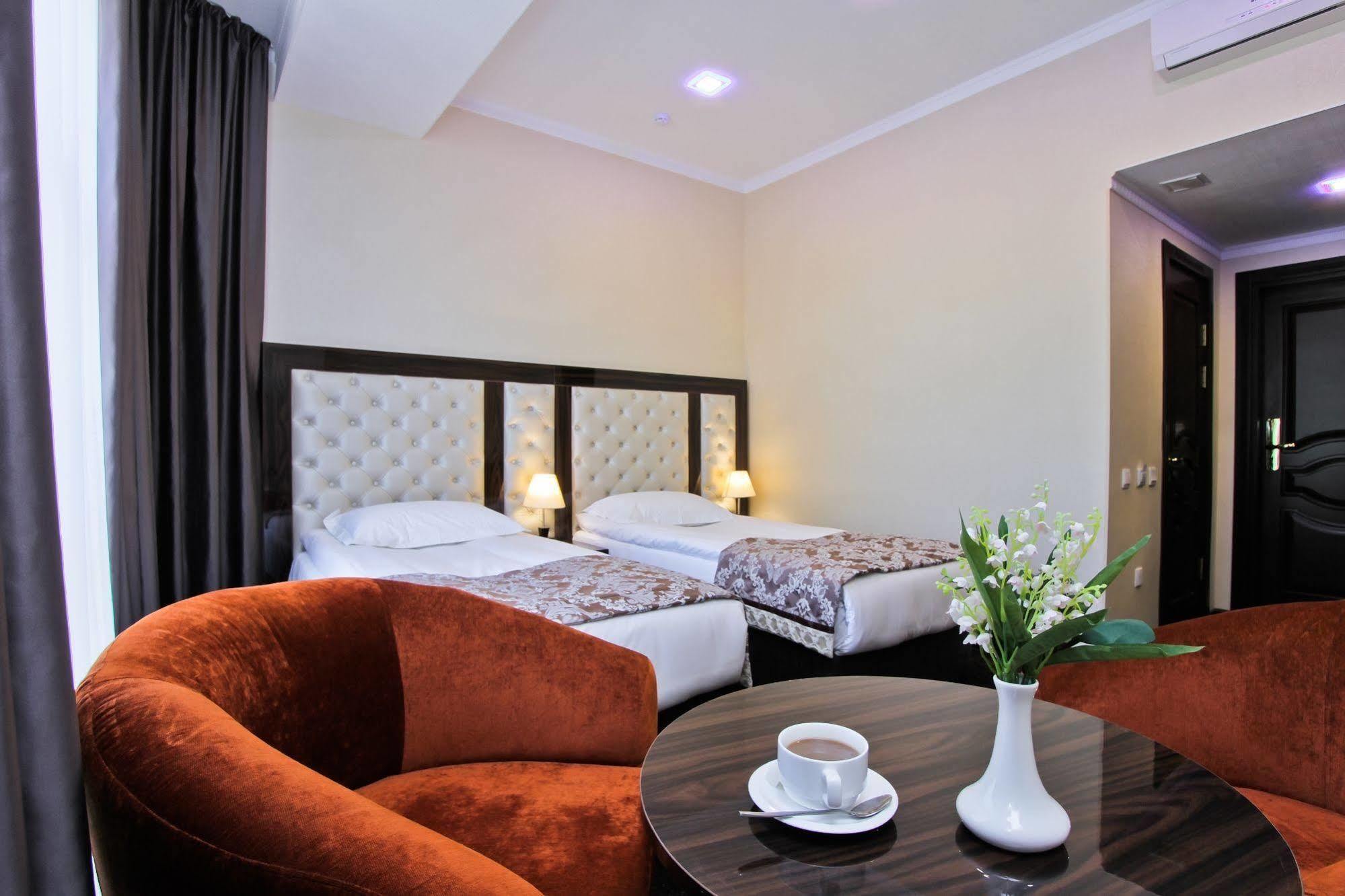Discovery Hotel Bishkek Exterior photo