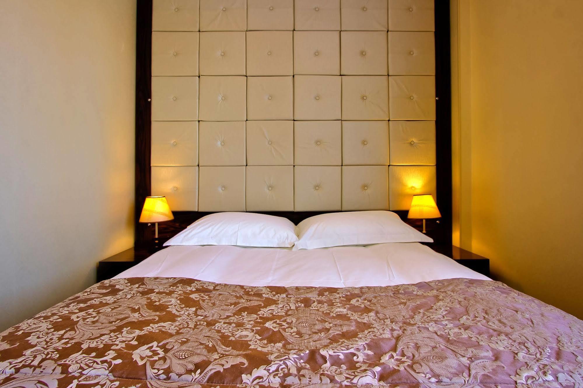 Discovery Hotel Bishkek Exterior photo