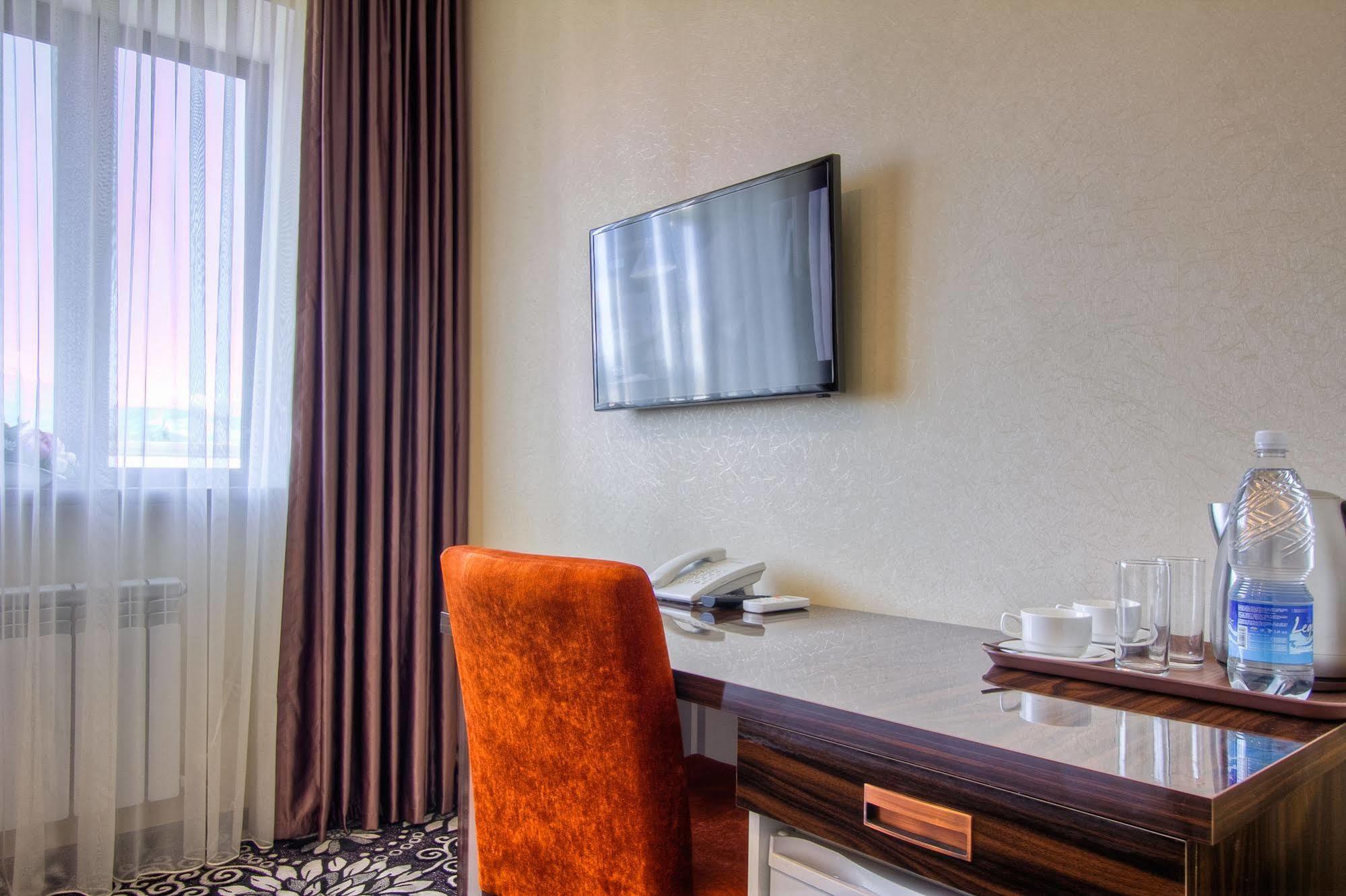 Discovery Hotel Bishkek Exterior photo