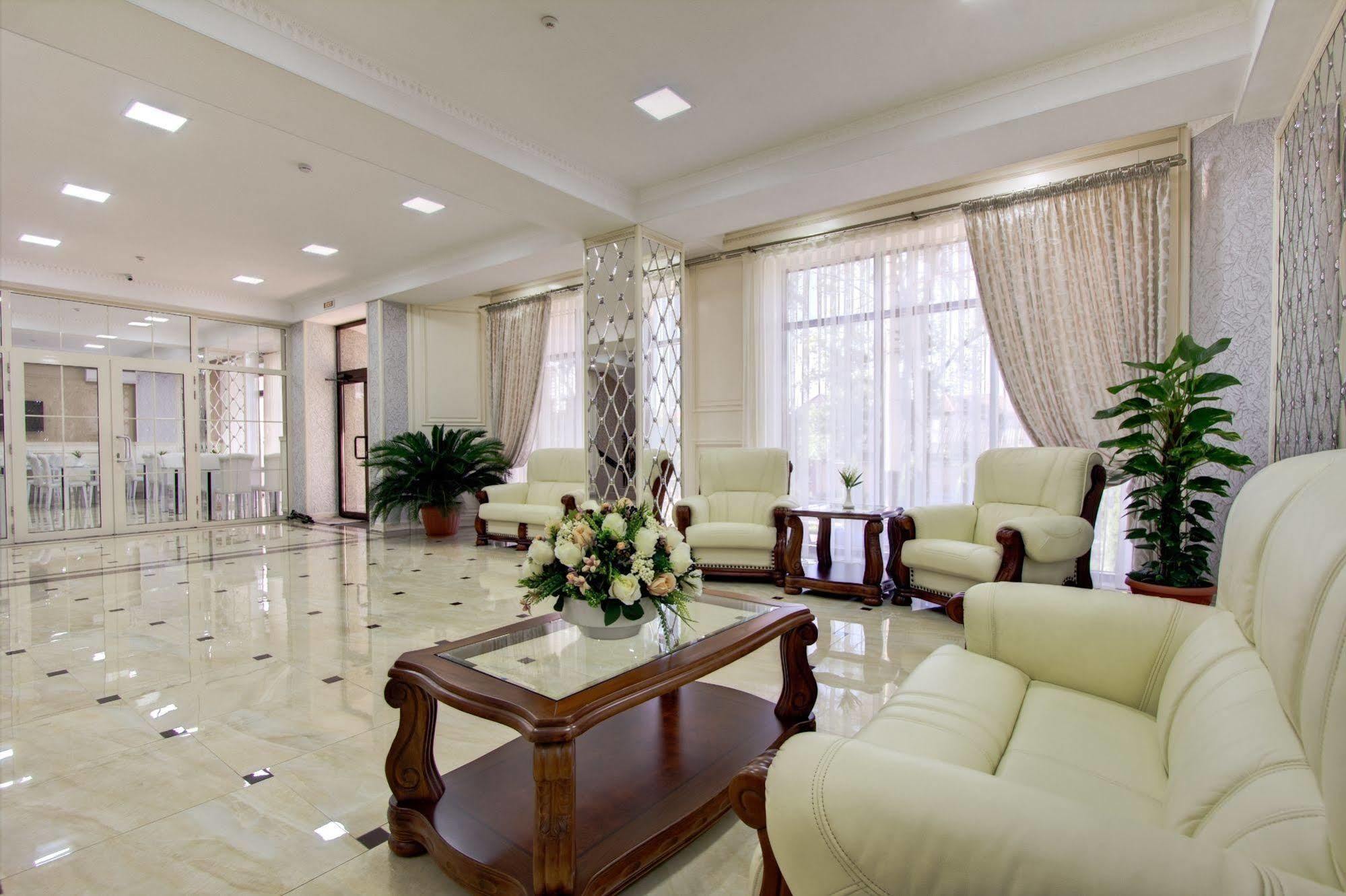 Discovery Hotel Bishkek Exterior photo