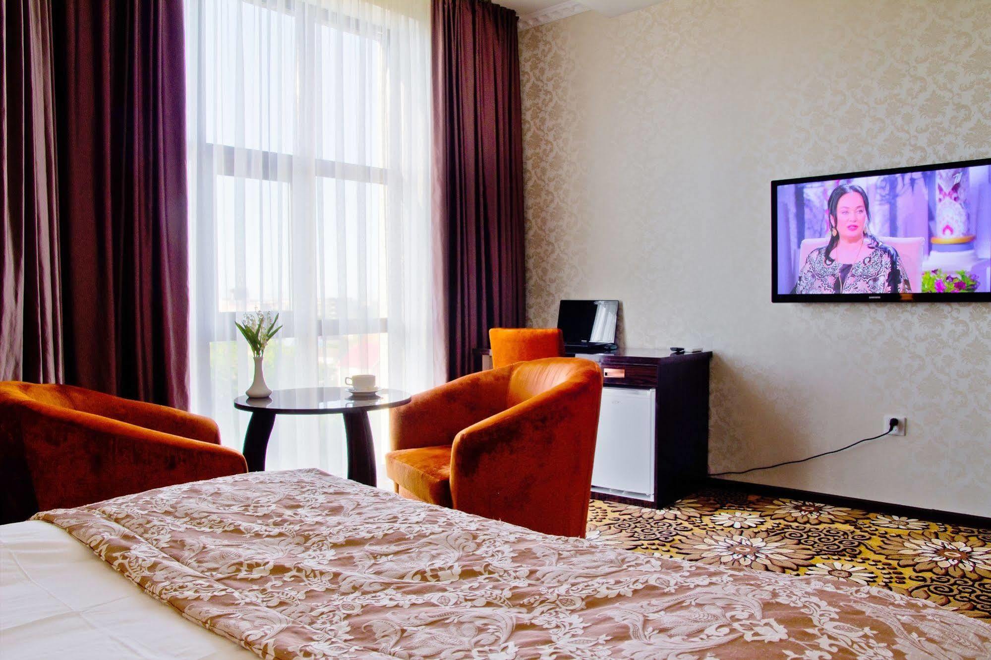Discovery Hotel Bishkek Exterior photo